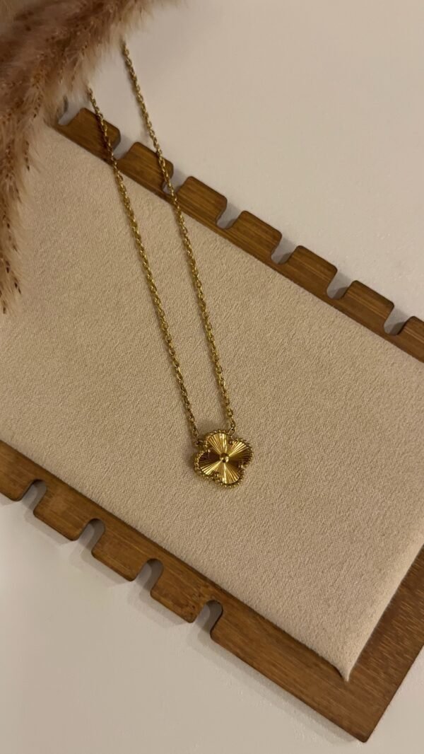Clover necklace