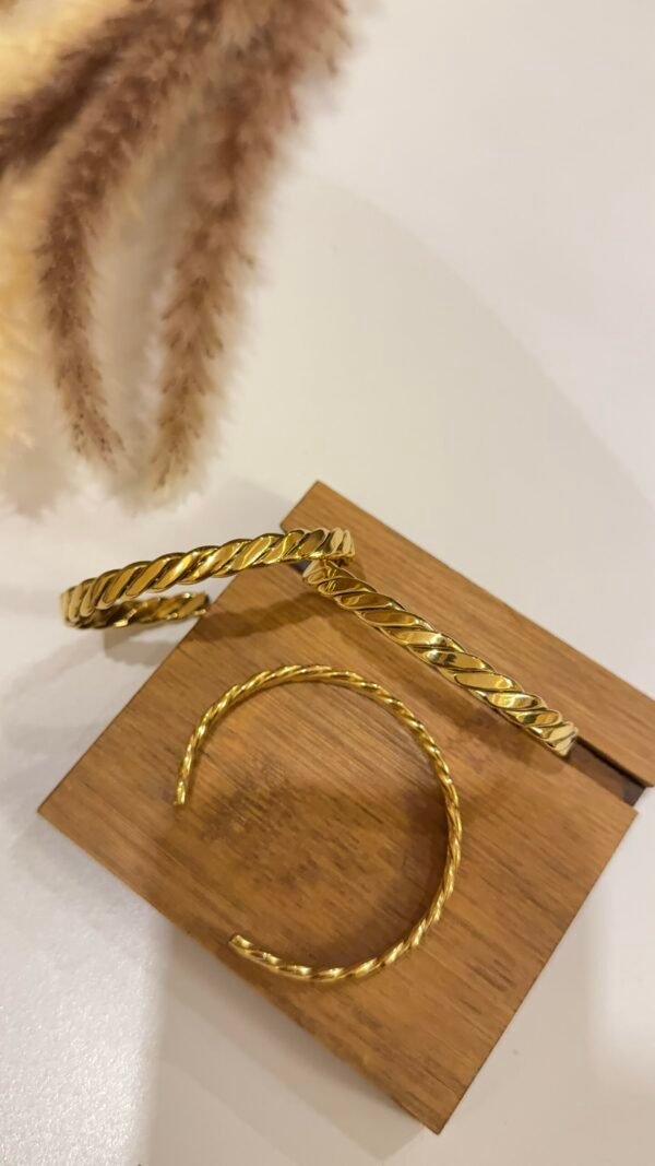 Twist bangle