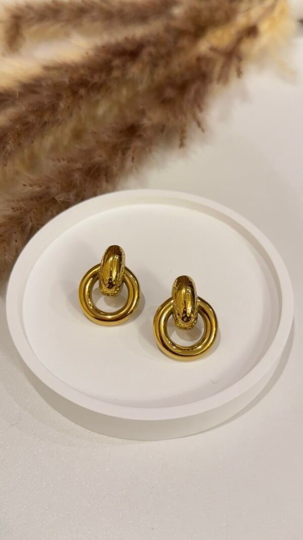 Sculptural gold earring