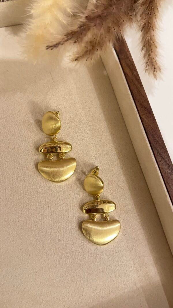 Brushed gold drop earring