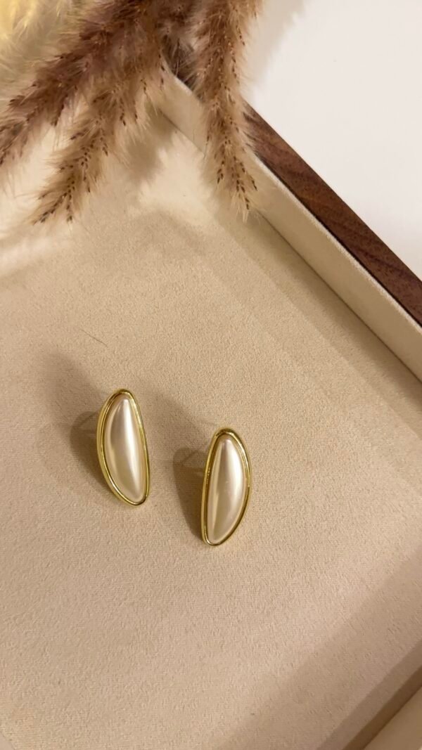 Silk pod earring