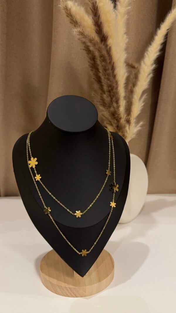 Daisy matinee necklace