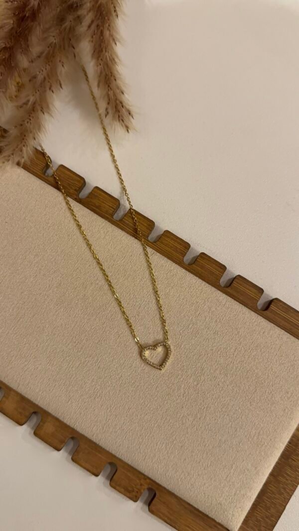 Heart zircon necklace