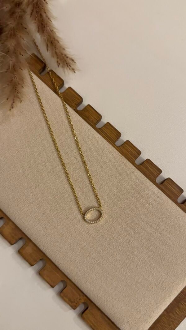 Oval zircon necklace