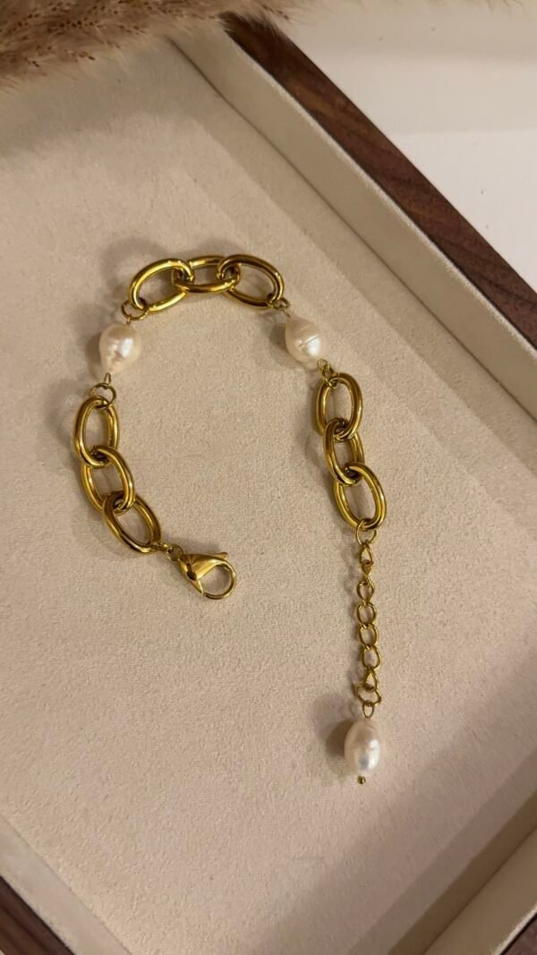 Chunky pearl gold bracelet