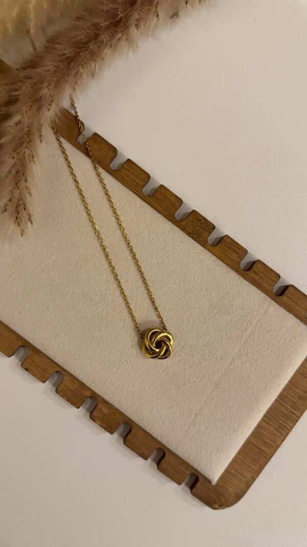 Knot necklace